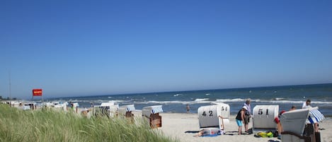 På stranden