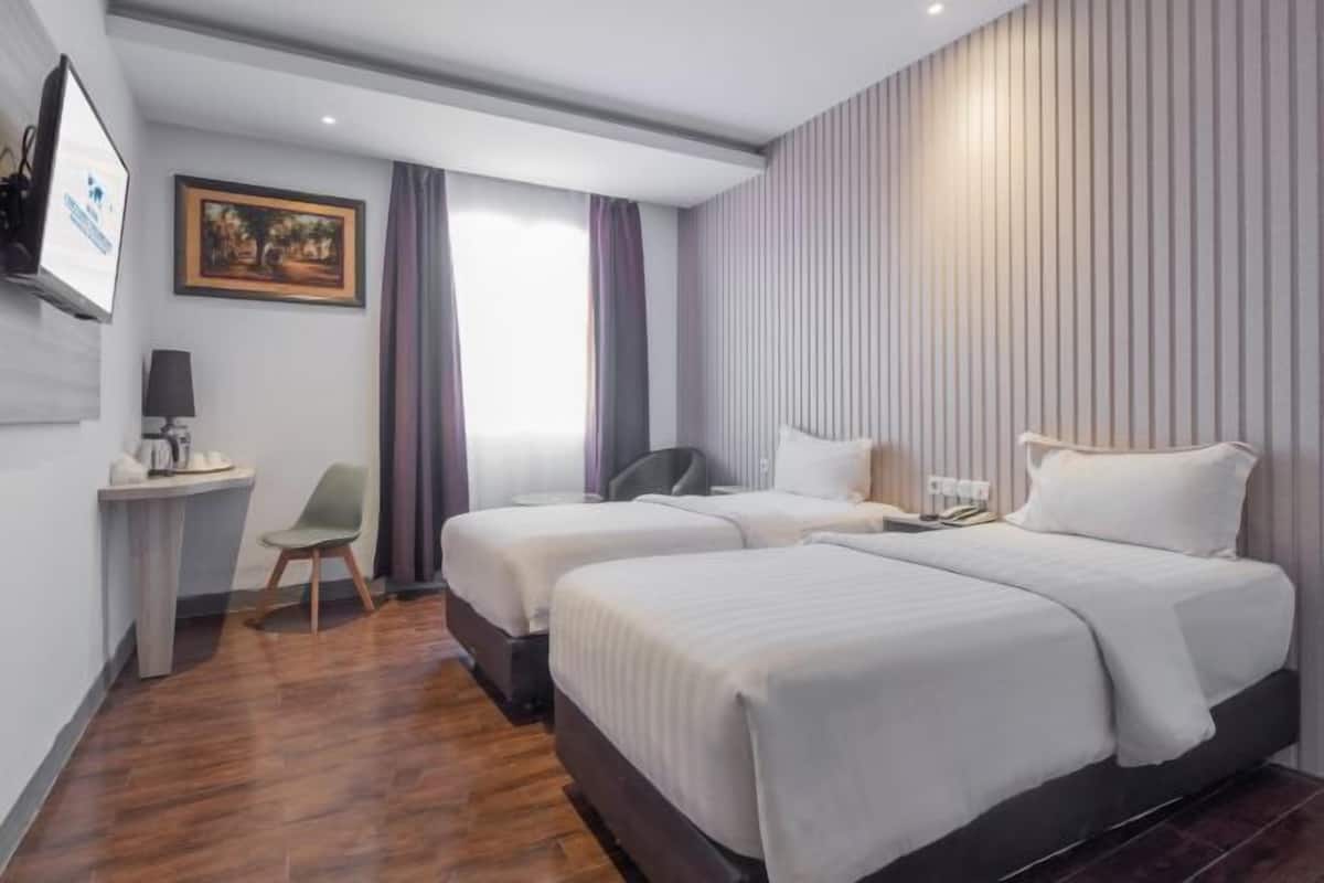 In-room safe, desk, blackout curtains, free WiFi