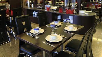 Breakfast, lunch, dinner served; Indonesian cuisine