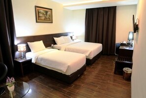 Family Room | In-room safe, desk, blackout curtains, free WiFi - Continent Centrepoint Hotel Makassar (Makassar)