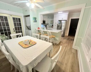 Dining - Rose's Folie c1939! Charming unique North End Cottage, fenced yard for pets! (Tybee Island)