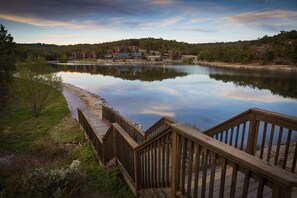 Property grounds - Gorgeous and Spacious Stonebridge Lodge! Close to Branson and Pet Friendly! (Branson West)