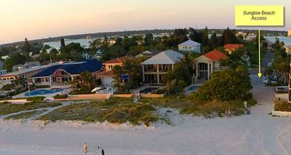 BEACHFRONT CONDO, SIMPLY AMAZING; FREE WIFI CHAIRS BBQ Pkg