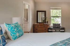 1 bedroom, desk, iron/ironing board, free WiFi - Top Rated Oasis in Prime South Congress Location and Close to Downtown (Austin)