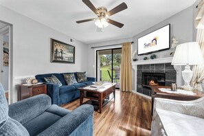 Smart TV, fireplace