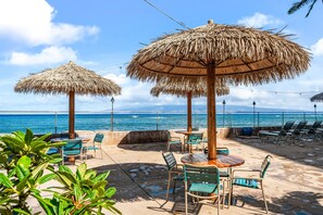 Outdoor dining - West Maui Studio at BeachFront Resort w Pool-Royal Kahana 104 (Lahaina)