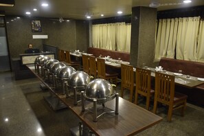 Restaurant - Hotel Vir Sai (Rahata)