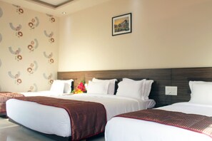 Family Room | 1 bedroom, premium bedding, desk, rollaway beds - Hotel Vir Sai (Rahata)