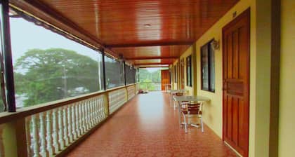S & C Hotel Suites And Apartments