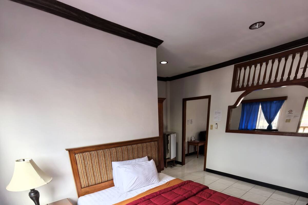 Basic Single Room, 1 Queen Bed