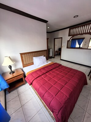 Basic Single Room, 1 Queen Bed | Desk, laptop workspace, soundproofing, free WiFi - S & C Hotel Suites And Apartments (Malakal Island)