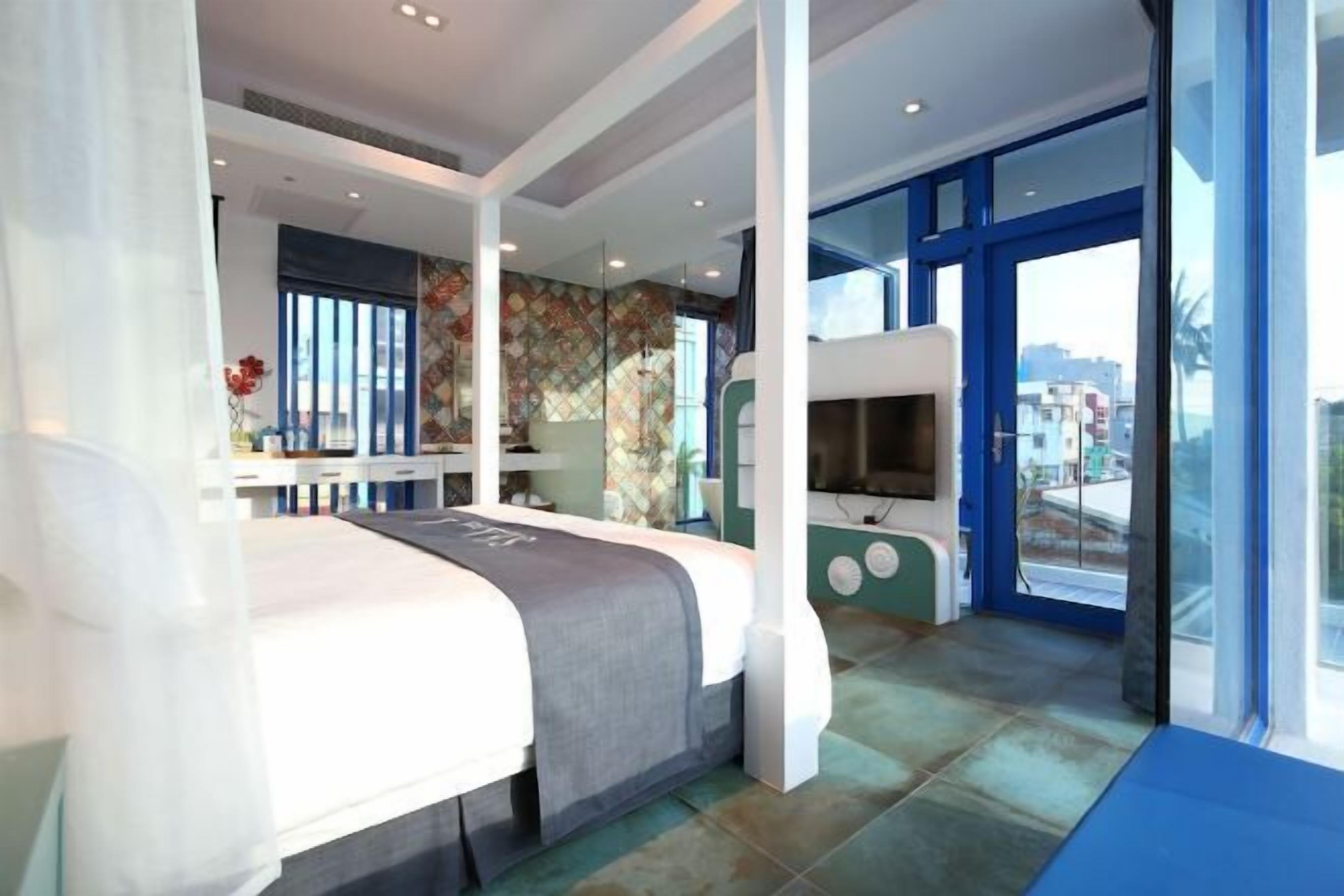 Skrifborð, myrkratjöld/-gardínur, hljóðeinangrun