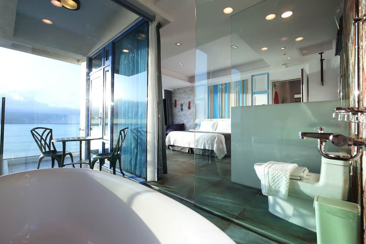 Kamar Double Premium, pemandangan laut | Meja kerja, tirai kedap cahaya, kedap suara, dan Wi-Fi gratis