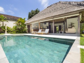 حمام سباحة خاص