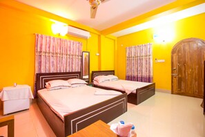 Family Villa | Desk, soundproofing, bed sheets - Fanush Resort (Bandarban)