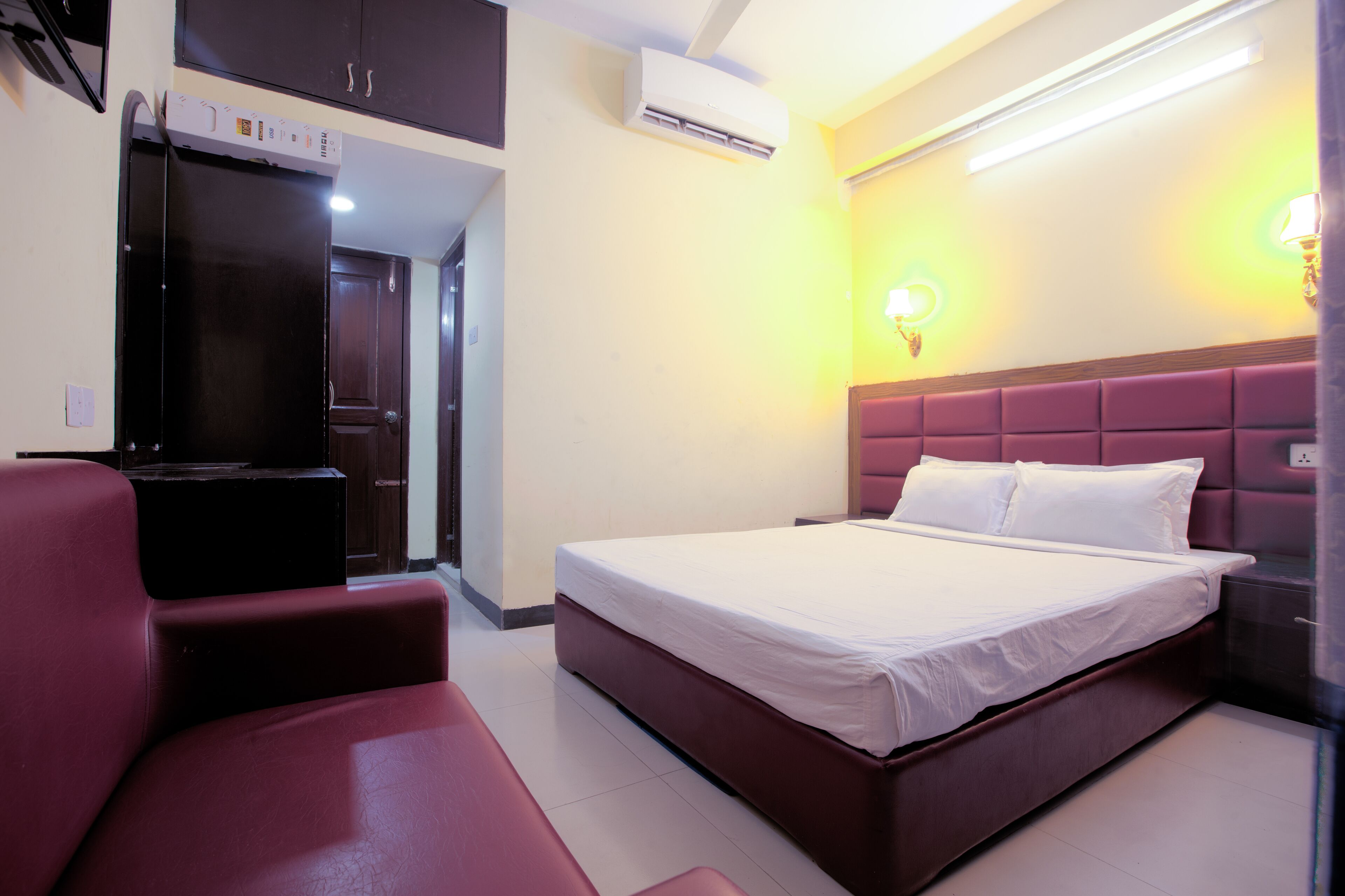 Deluxe Room | Desk, free WiFi, bed sheets