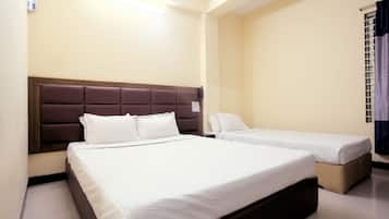 Economy Quadruple Room, 2 Double Beds | 1 bedroom, desk, free WiFi, bed sheets