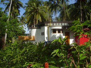 Front of property - SomeWhere Else Boutique Resort (Mambajao)