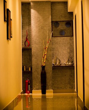 Shower, free toiletries, towels