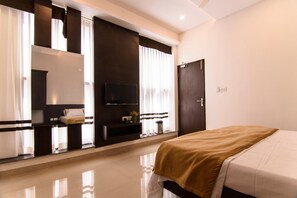 1 bedroom, desk, soundproofing, iron/ironing board