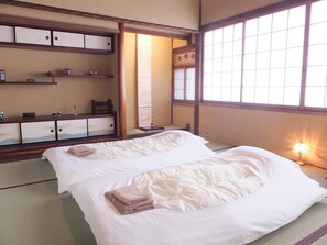 Desk, free WiFi, bed sheets - Guesthouse Bokuyado - Hostel (Kyoto)