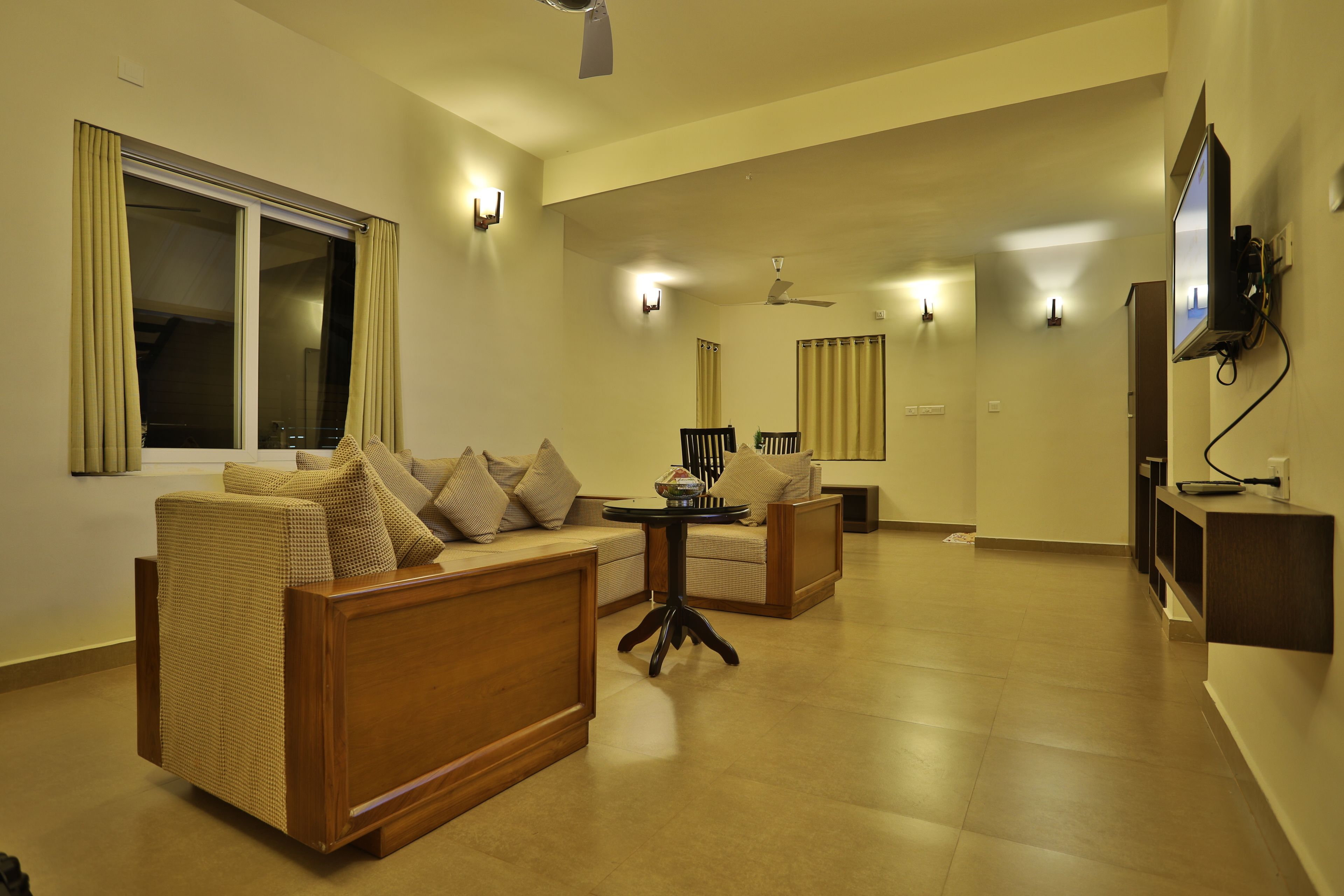luxury suite, 1 bedroom, jetted tub | living area | 40-inch flat-screen tv with cable channels, tv