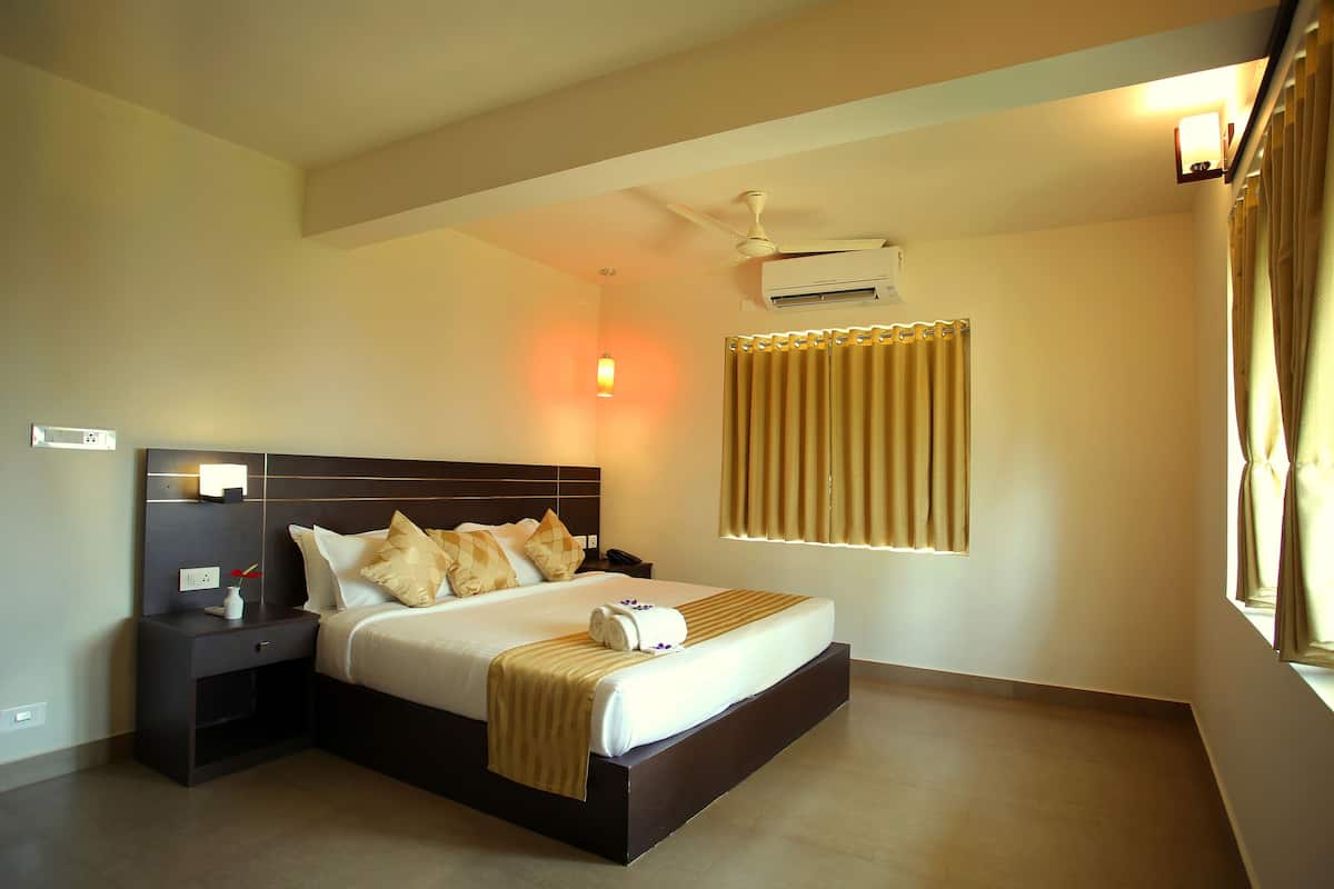 1 bedroom, premium bedding, minibar, in-room safe