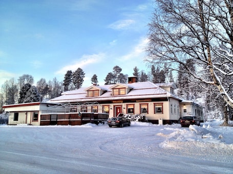 Fachada da propriedade. Byvägen 30 Bed & Breakfast