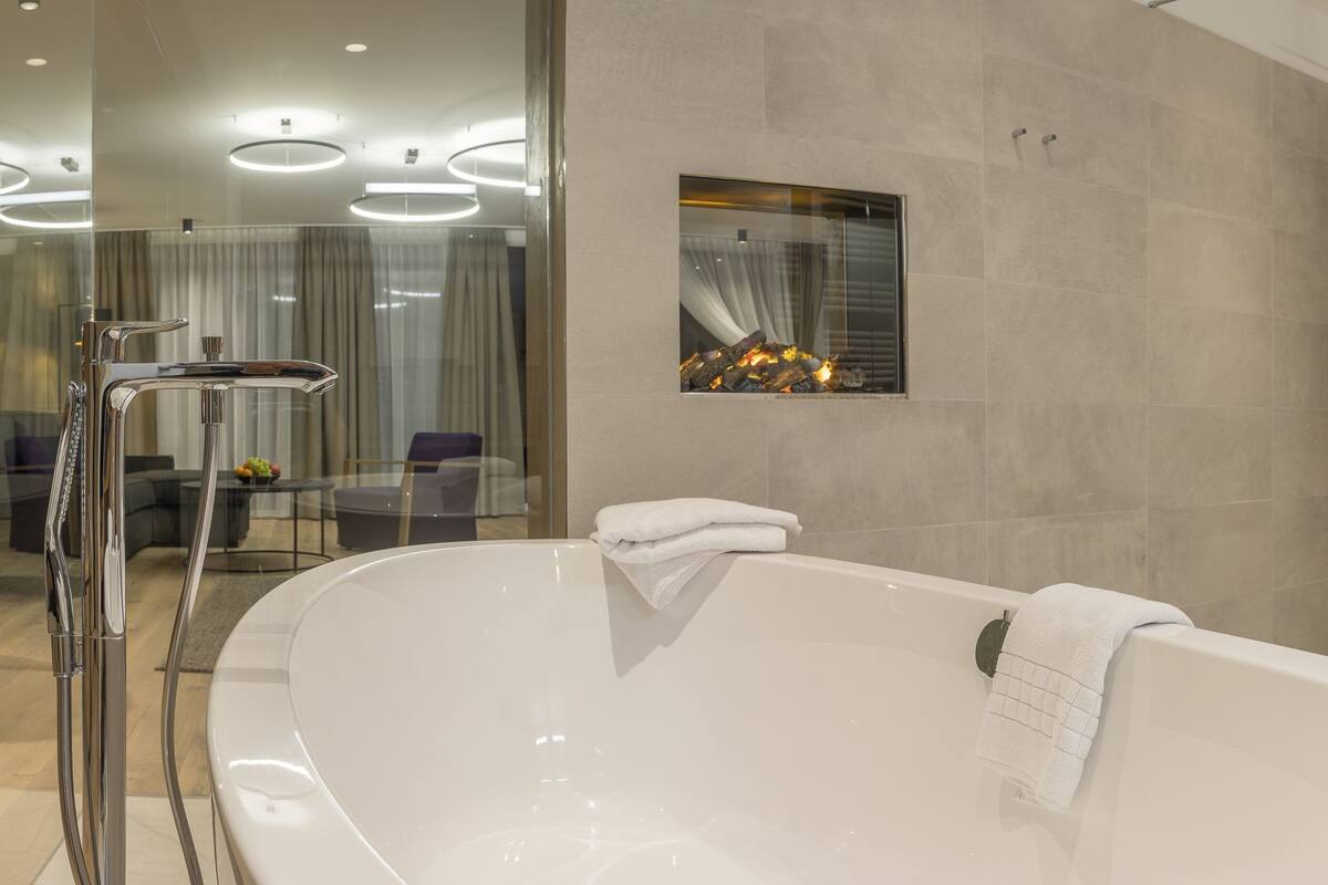 deluxe penthouse, sauna | hypo-allergenic bedding, in-room safe, free wifi, bed sheets