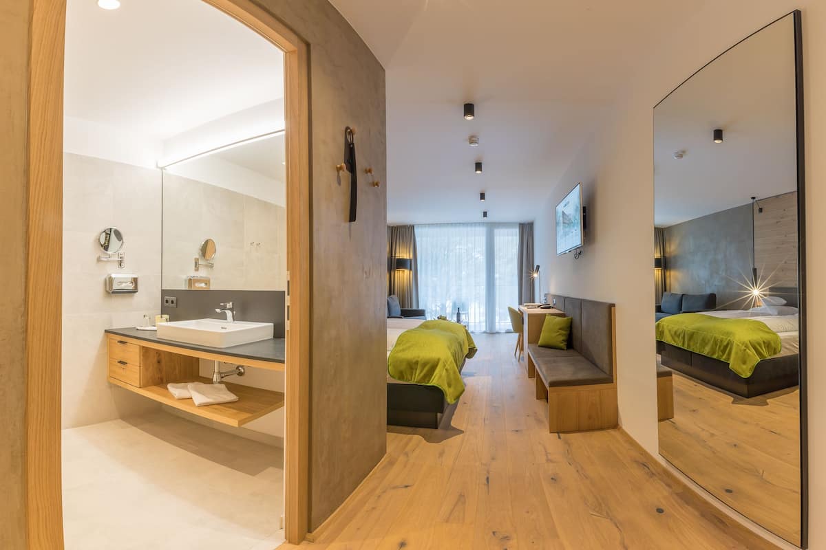 Deluxe Double Room | Hypo-allergenic bedding, in-room safe, free WiFi, bed sheets