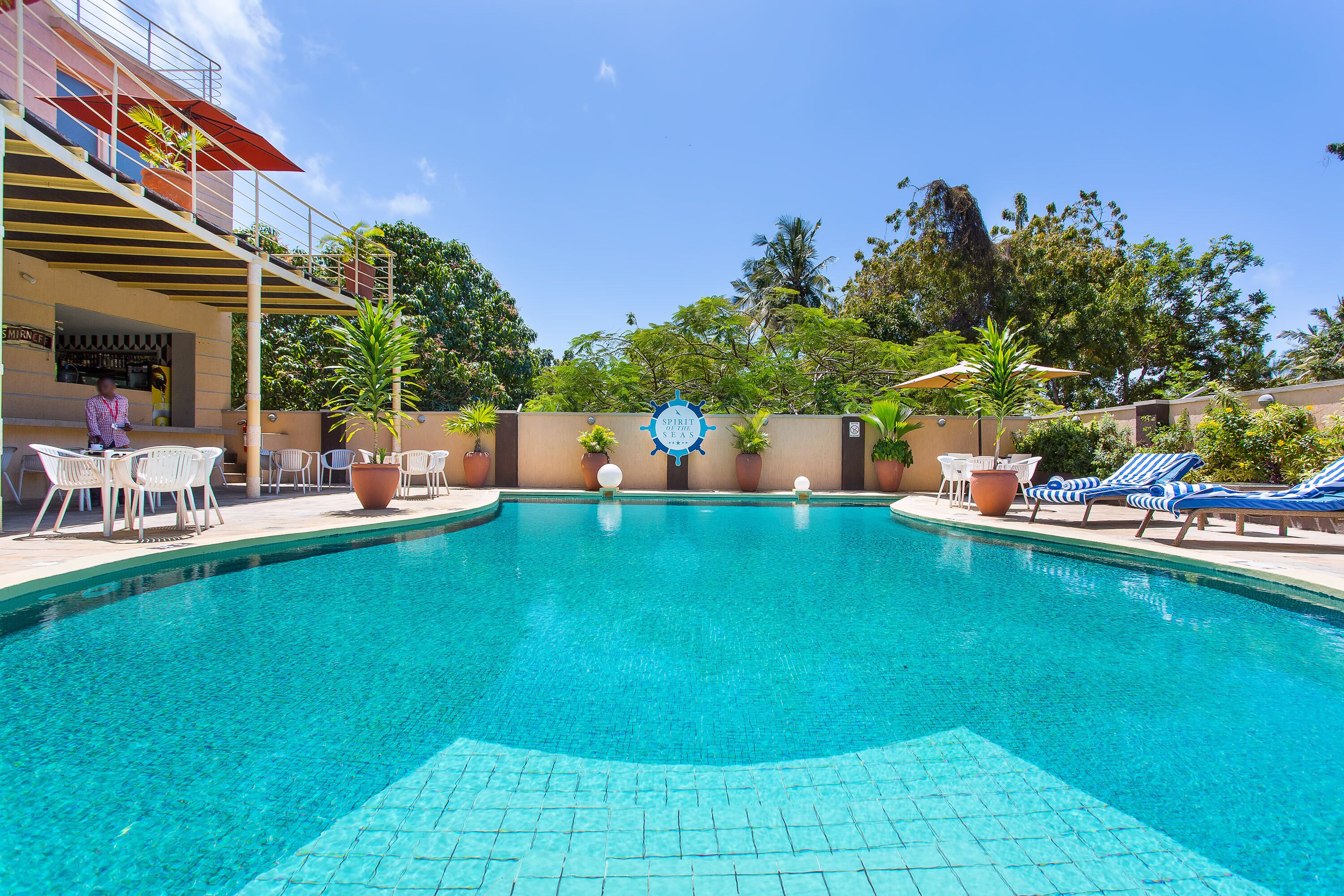 Outdoor pool, sun loungers
