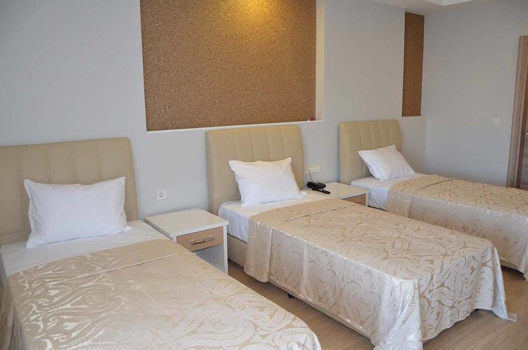 ميني بار وخزنة داخل الغرفة ومكتب وواي فاي مجانًا