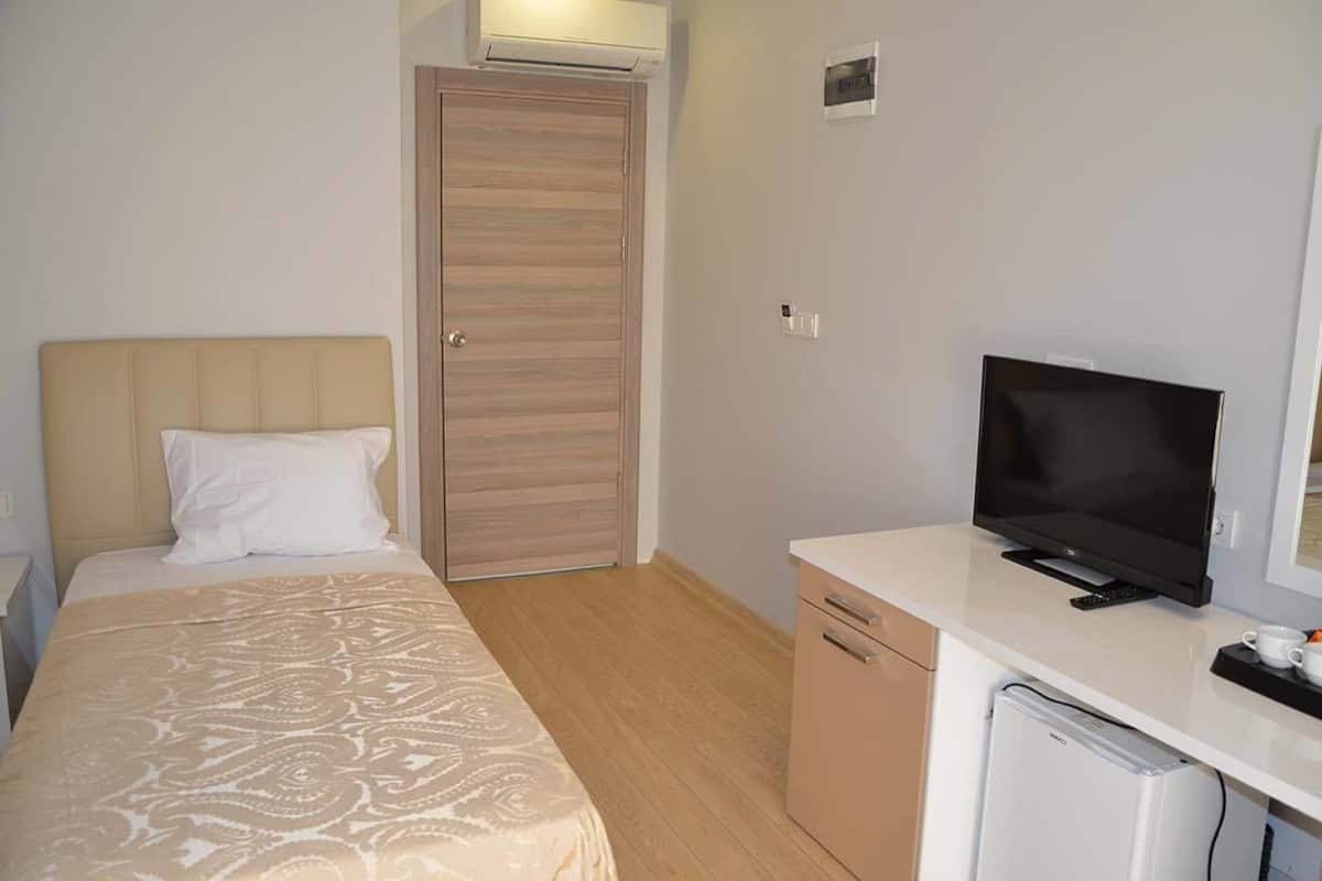 Minibar, caja de seguridad en la habitación, escritorio y wifi gratis