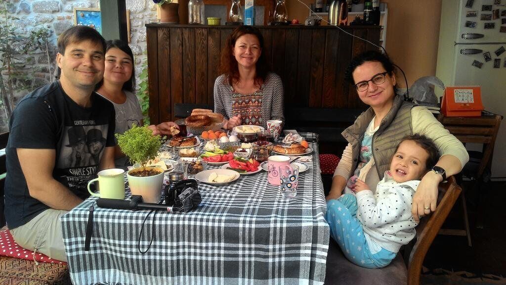 free daily full breakfast