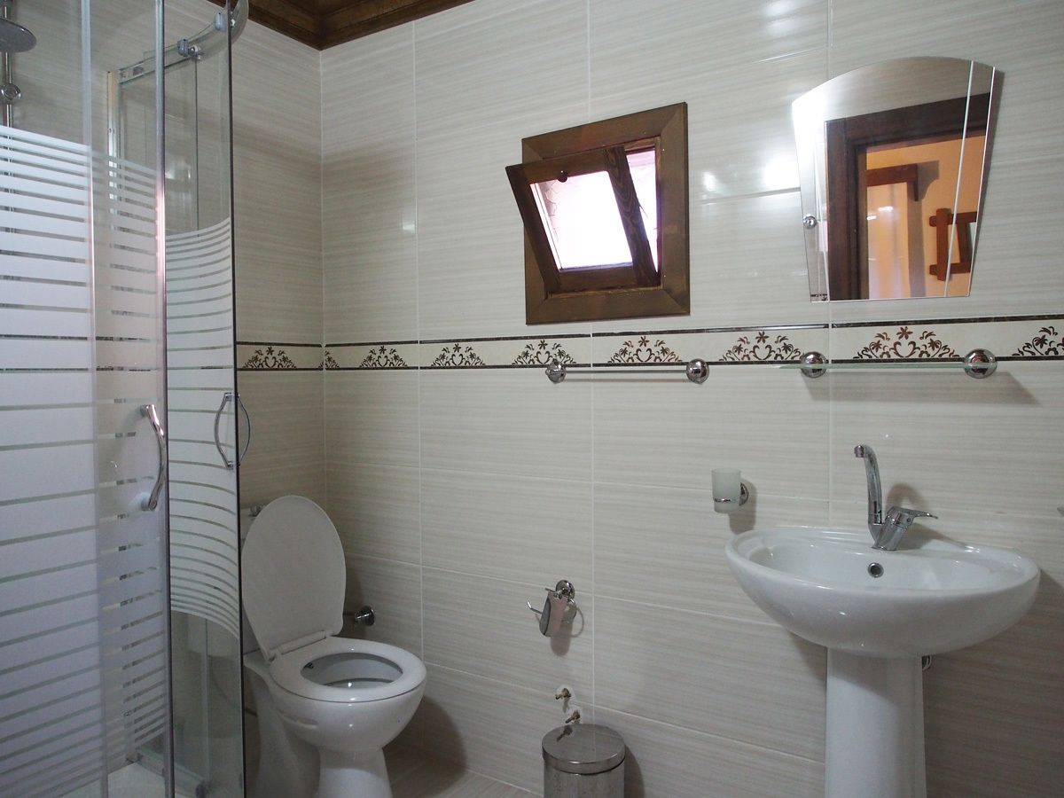 shower, free toiletries, hair dryer, slippers