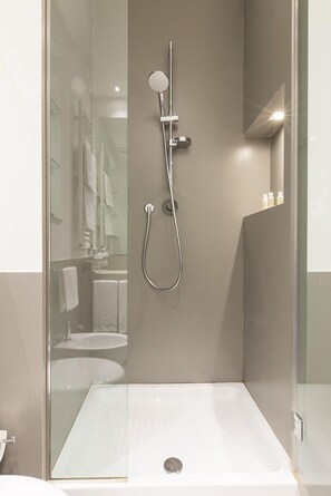Ducha del cuarto de baño