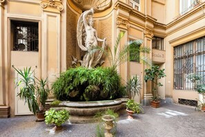 Front of property - Xenia Guest House (Rome)