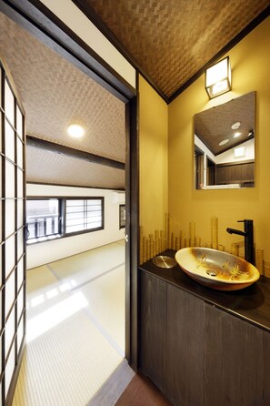 Kahden hengen tavanomainen huone (kaksi sänkyä) (Japanese Style, Shared Bath, Asagao) | Kylpyhuoneen pesuallas