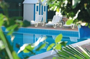 Piscine extérieure (ouverte en saison)