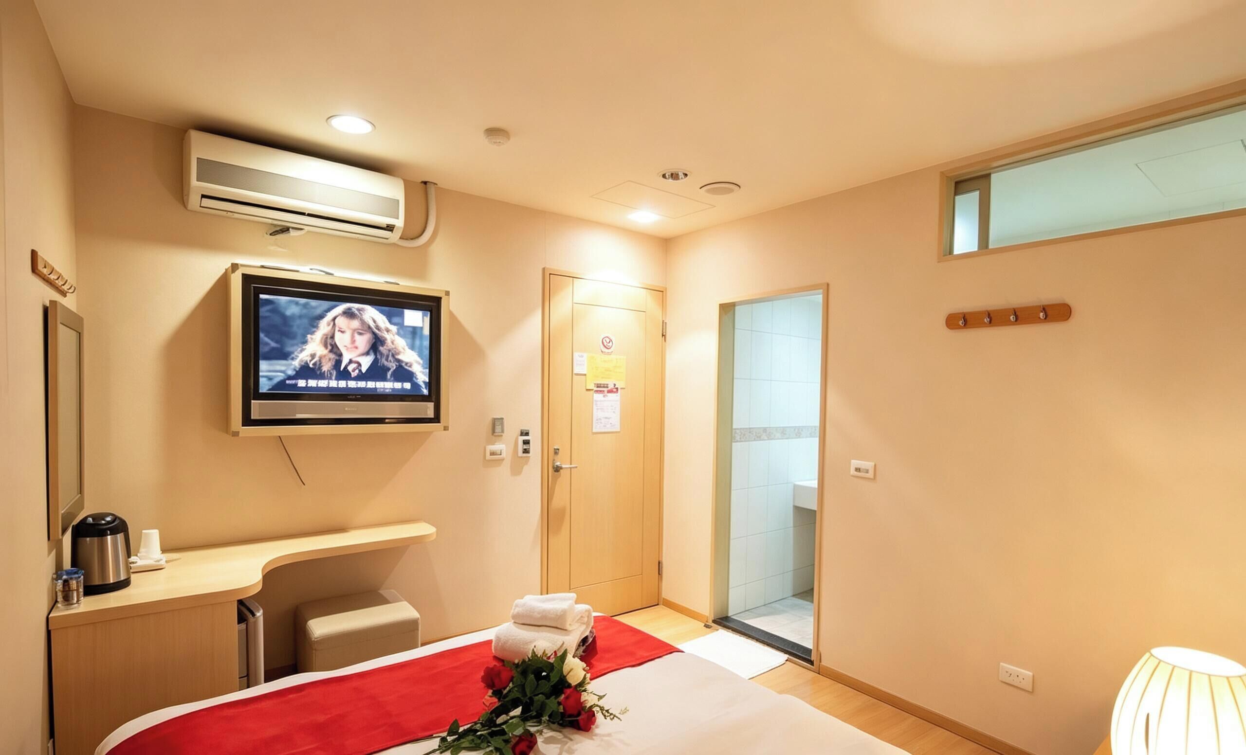Double Room | Desk, soundproofing, WiFi (free), bed sheets