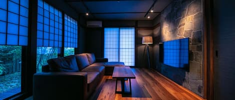 Premium Japanese Western Style Room, Living Room, Guest Room for 4 people with Open-air Bath, 83sqm