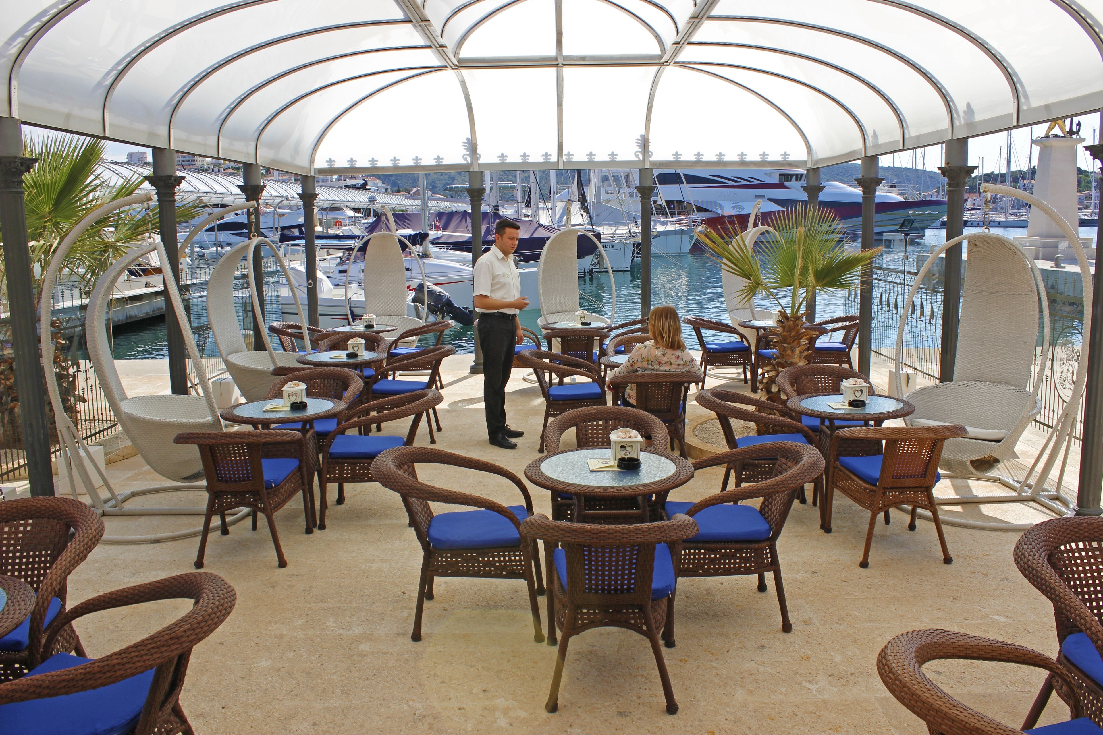 3 restaurants, local cuisine