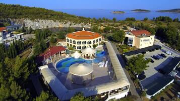 Seasonal outdoor pool