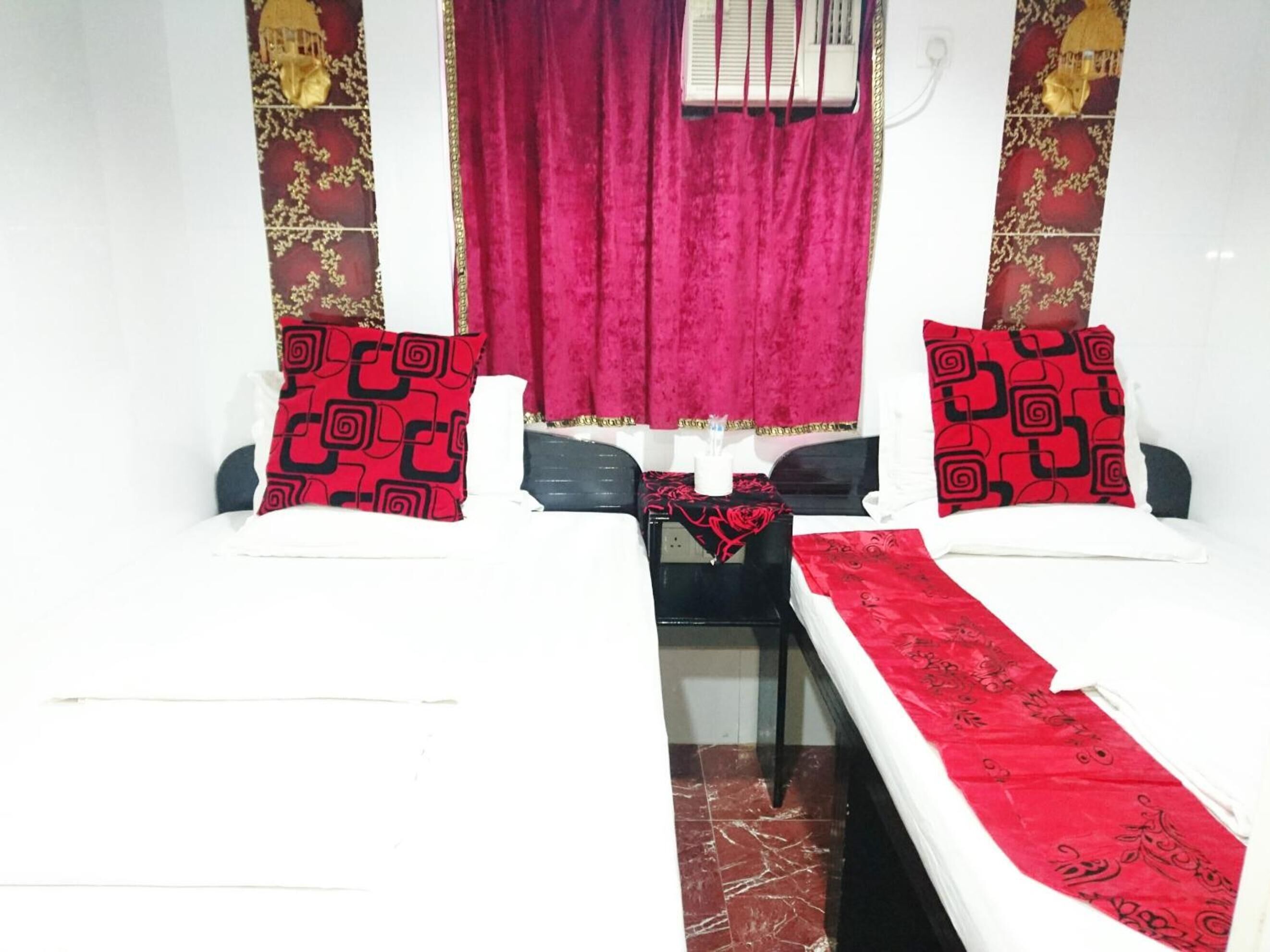 In-room safe, free WiFi, bed sheets