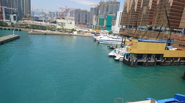 Lake - Castle inn - Hostel (Kowloon)