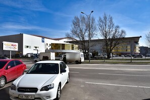 Free self parking - EXPO Hotel Comfort (Kyiv)