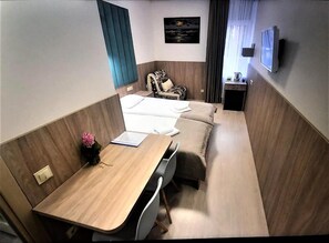 1 bedroom, premium bedding, minibar, desk