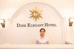 Reception - Dinh Elegant Hanoi Hotel (Hanoi)