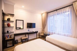 Minibar, in-room safe, desk, soundproofing - Dinh Elegant Hanoi Hotel (Hanoi)