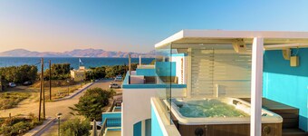 Seabreeze Villa - with Jacuzzi & heated pool